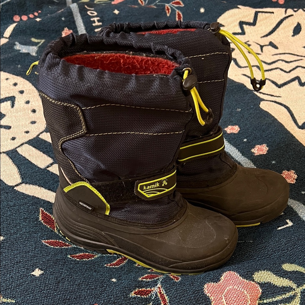 Kamik Navy blue Snow Boots / youth size 5